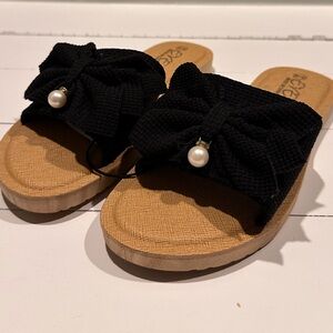 Waffle Bow Sandels with Pearl accent